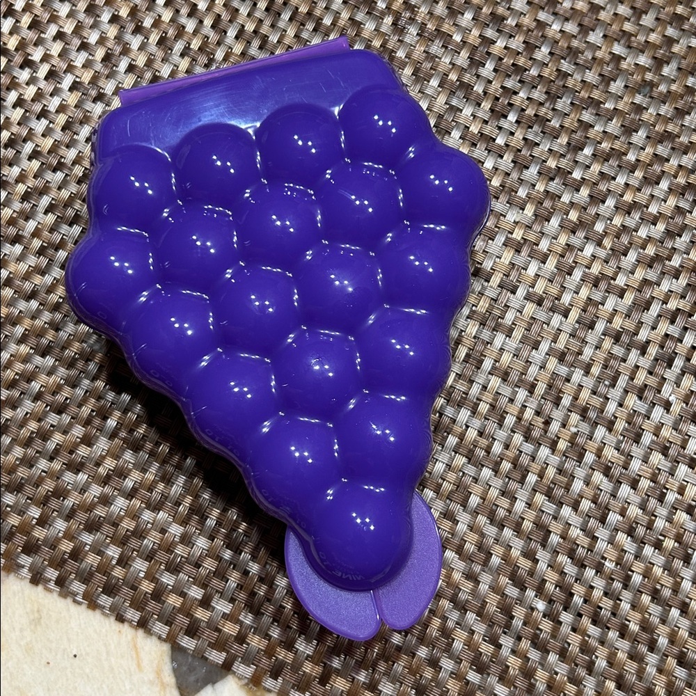 Purple Tupperware Grape Keeper